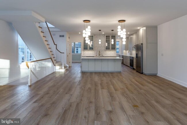 Building Photo - 17 Wilson St