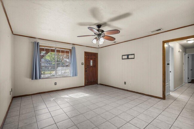 Building Photo - 914 Joel Dr