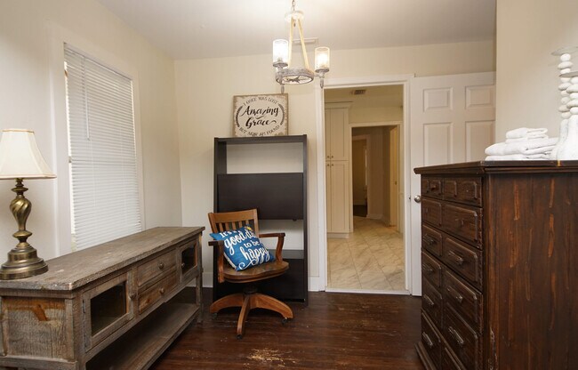 Building Photo - 37 Magnolia Ave SE