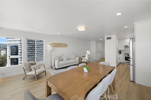 Building Photo - 1045 Gaviota Dr
