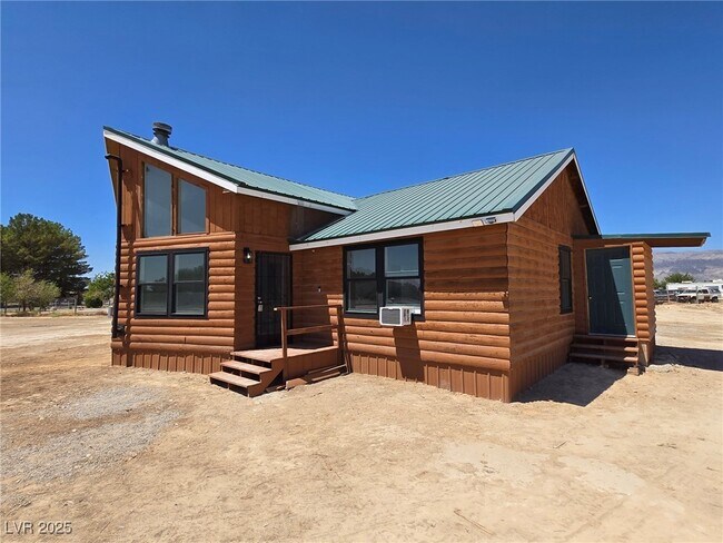 Building Photo - 270 W Patricia Ave