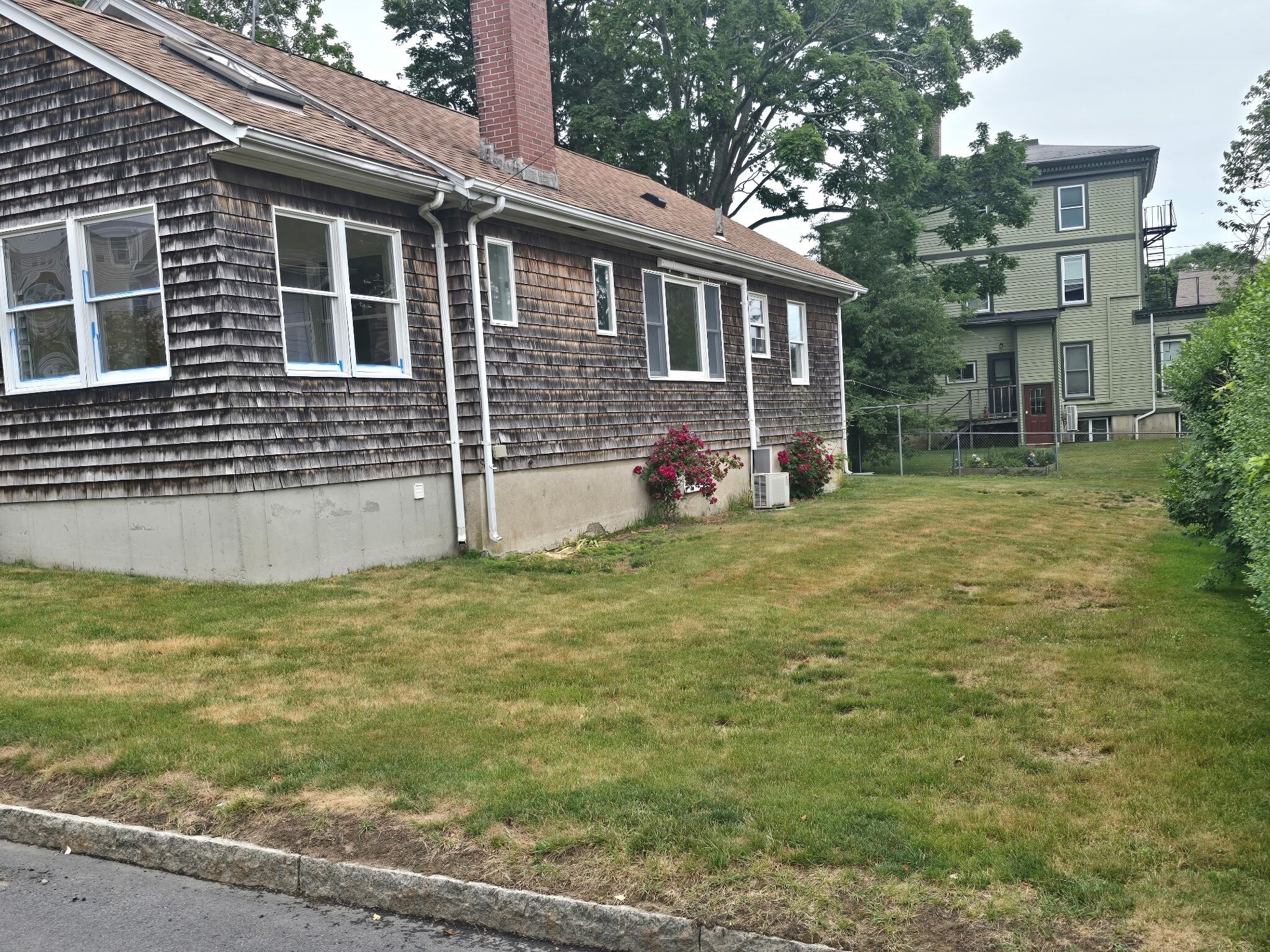 Building Photo - 18 Ledyard St