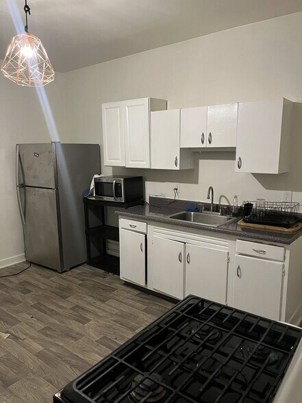 Building Photo - 321 Walter St