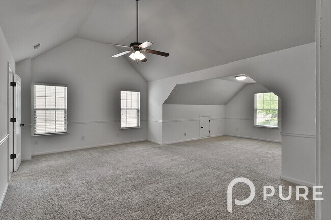 Building Photo - 522 Moulton Way