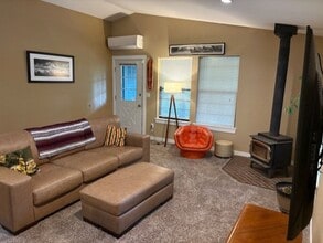 Building Photo - 1255 Bay Loop SW