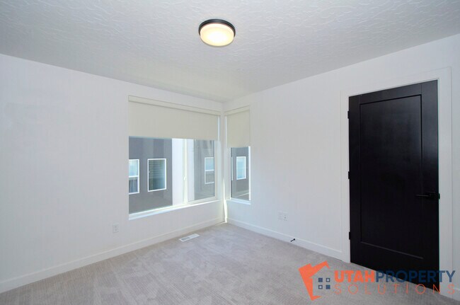 Building Photo - 351 W 800 N