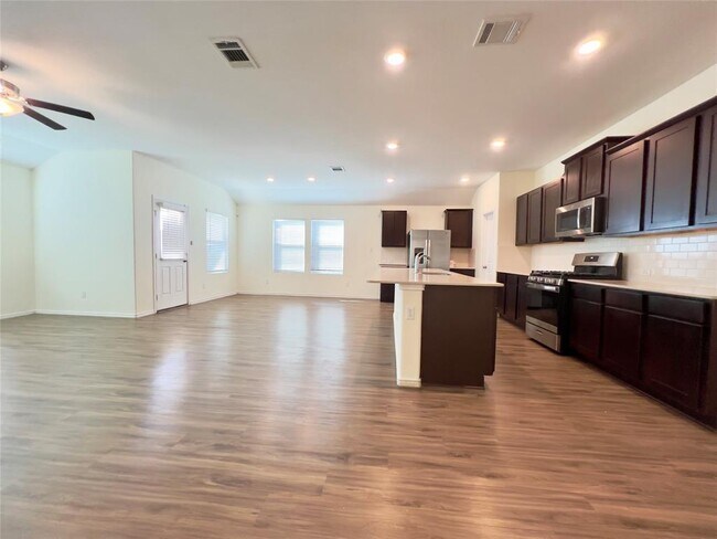 Building Photo - 102 Wolseley Dr