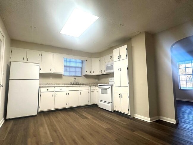 Building Photo - 110 S 1st St