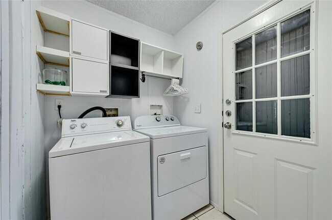 Building Photo - 1619 J J Seabrook Dr