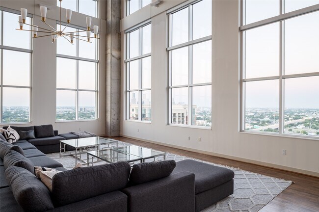 Building Photo - 4899 Montrose Blvd