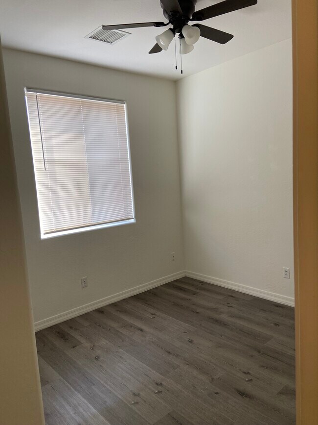 Building Photo - 8057 N Command Point Dr
