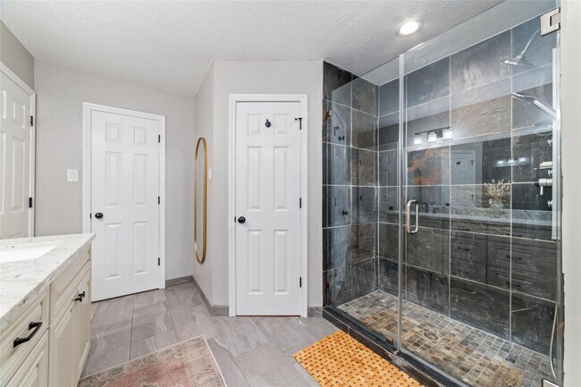 Building Photo - 13019 Lentando Dr