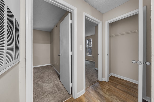 Building Photo - 2411 Hill St