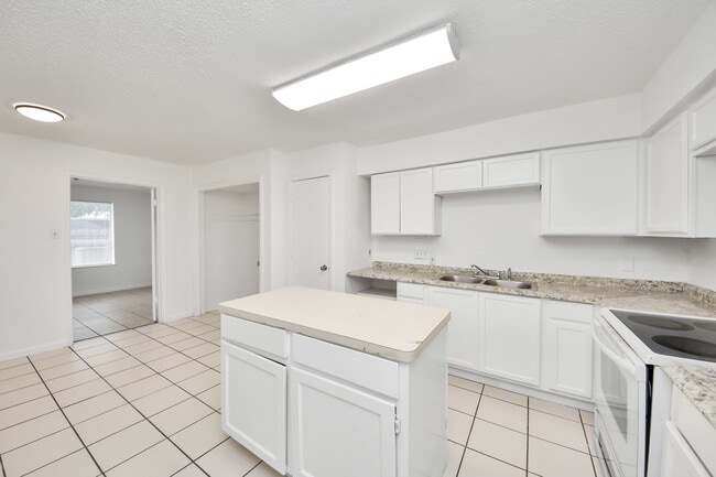 Building Photo - 15534 Weldon Dr