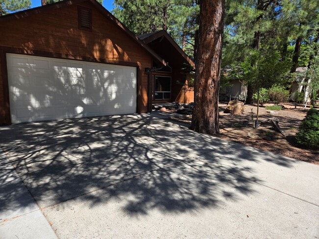 Building Photo - Move-In Ready! Bright & Airy 3-Bedroom Hom...