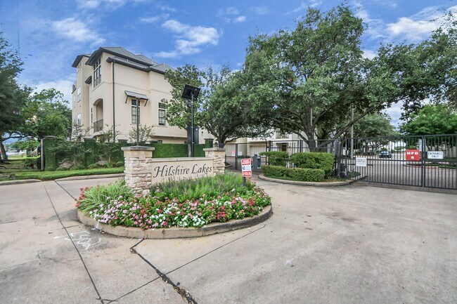 Building Photo - 8926 Lakeshore Bend Dr
