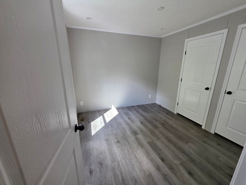 Building Photo - 16 Thomas Ln