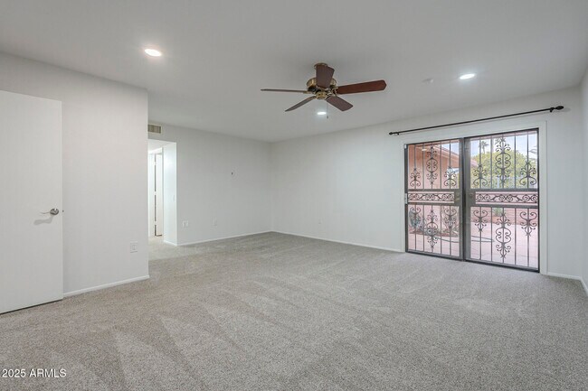 Building Photo - 12433 W Fieldstone Dr