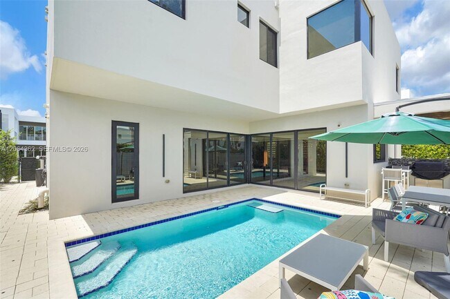 Building Photo - 7509 NW 99th Ave