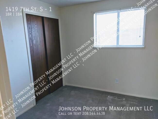 Building Photo - 1419 7th St S