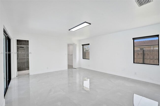 Building Photo - 16653 Golfview Dr