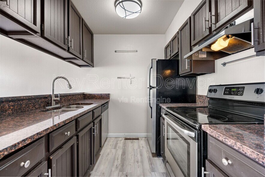 Building Photo - 6880 E Mississippi Ave