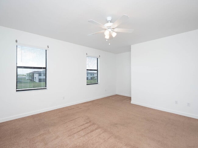 Building Photo - Newer-construction townhome in the highly desirable Lorraine Lakes