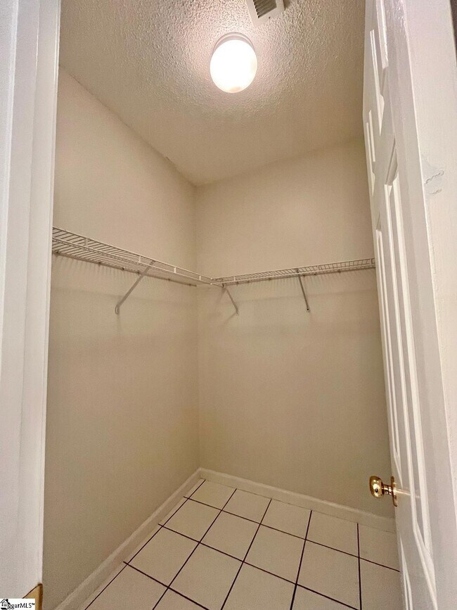Building Photo - 16 Chablis Ct
