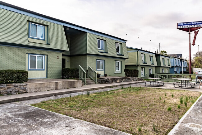 Courtyard - Pike Place Apartments