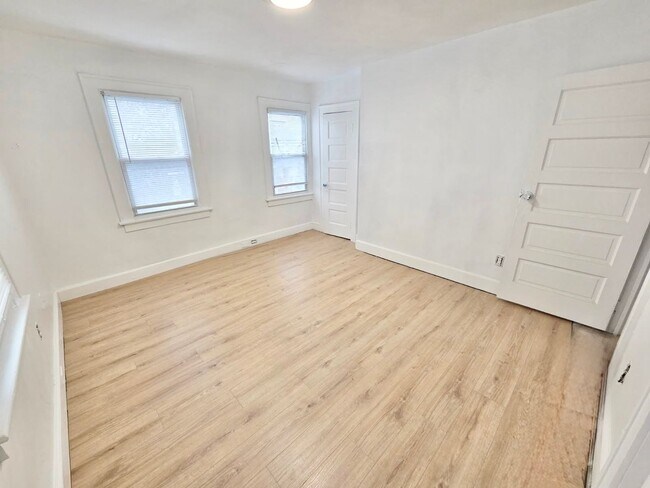 Building Photo - ***4 Bed RENOVATED house/ODU Students welcome! Granite countertops