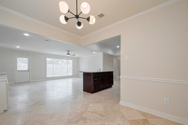 Building Photo - 13731 Greenway Dr
