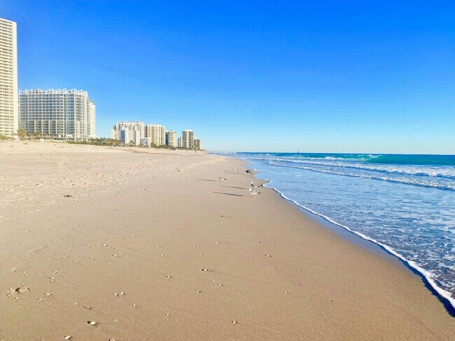 Building Photo - 3600 N Ocean Dr