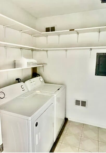 Full size washer and dryer in unit - 1153 Silverwood Ct
