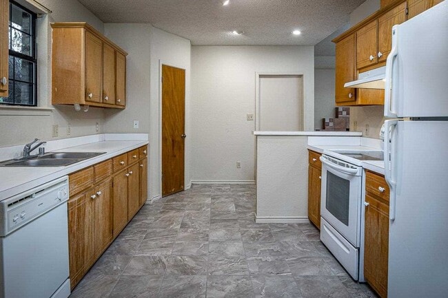 Building Photo - 238 Tomahawk - RENTAL Trl