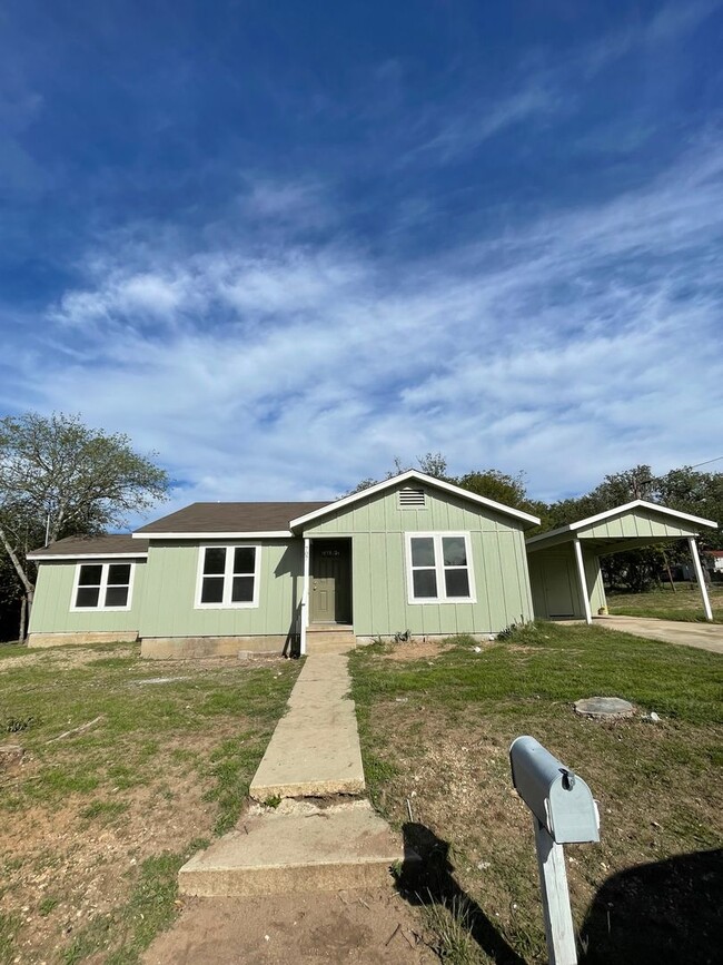 Building Photo - Beautiful 3/2 in West Lampasas