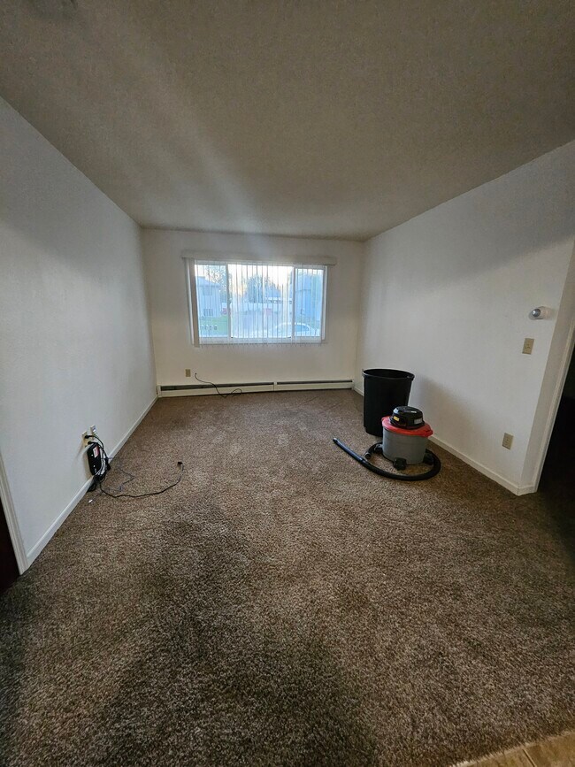 Building Photo - 1825 5th St SE