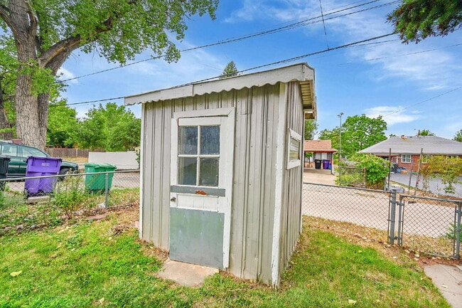 Building Photo - $2,695 - 3 Bed, 1 Bath Updated Home in Den...