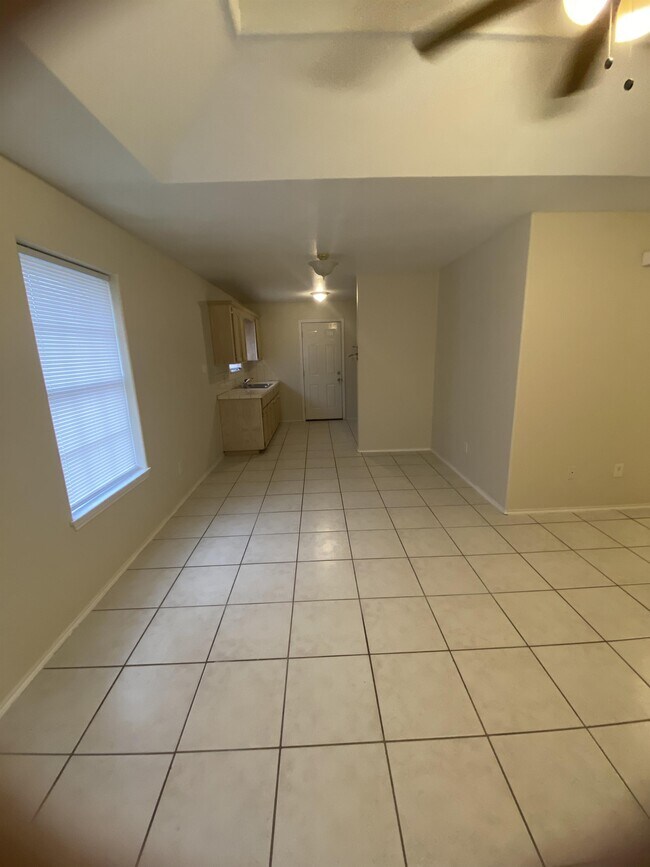 Building Photo - 2407 Moonlight Ln