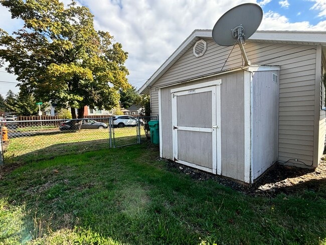 Building Photo - 5109 SE 84th Ave