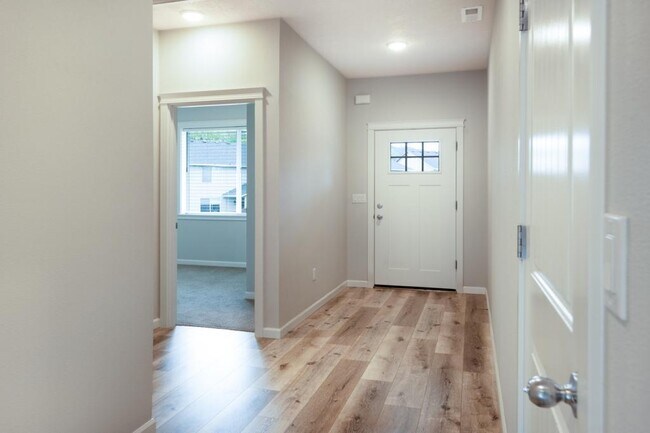 Building Photo - 4016 SE Winslow Ct