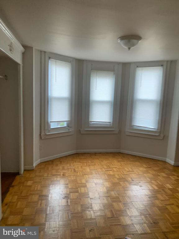 Building Photo - 6239 N Woodstock St