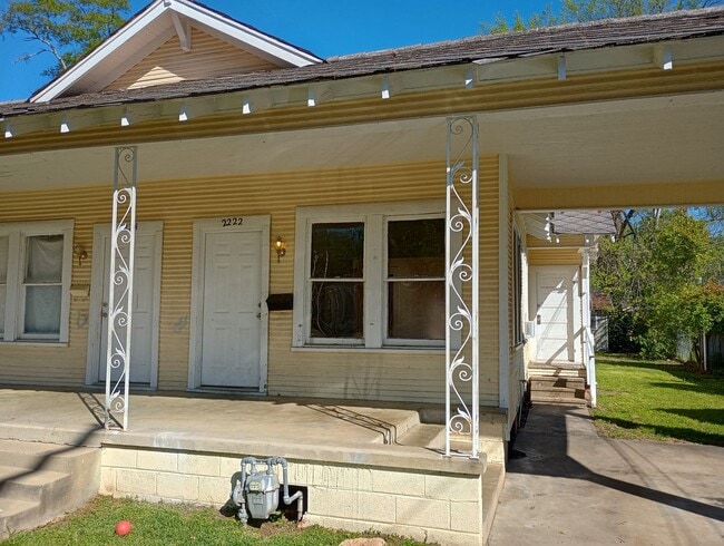 Primary Photo - 2222 Vance Ave