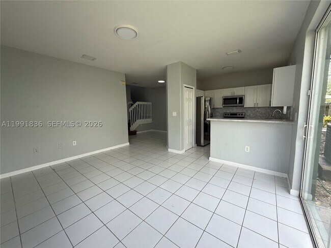 Building Photo - 1586 SE 27th Ct
