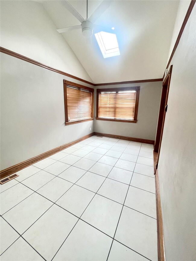 Building Photo - 525 N 27th St