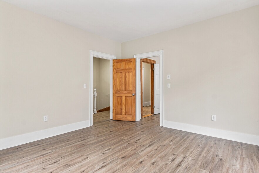 Building Photo - 27 Frederic St