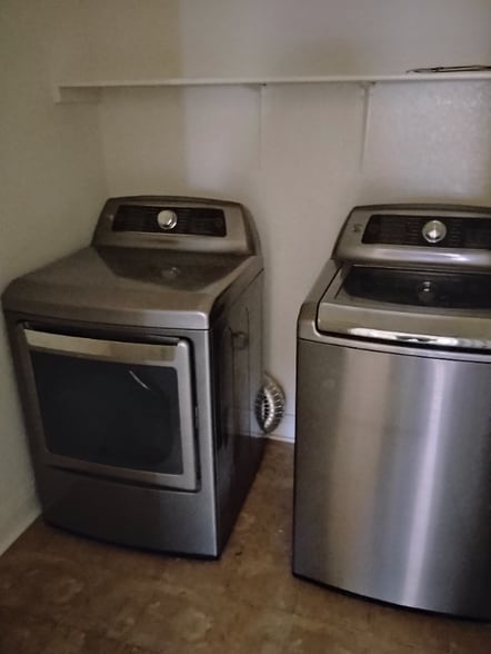 Building Photo - 13301 Coomes Dr