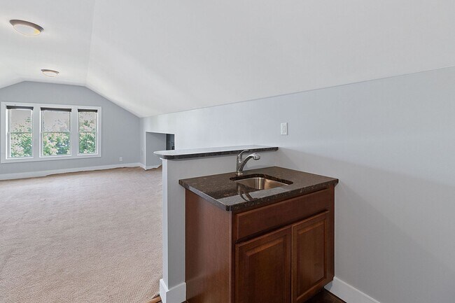 Building Photo - 3739 Hyde Park Ave