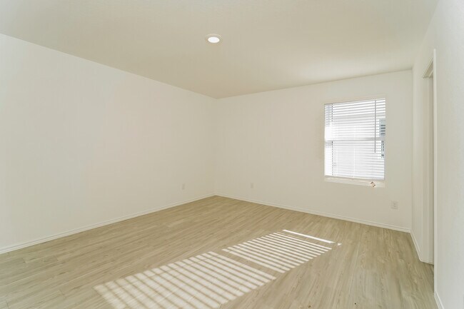 Building Photo - 8839 Barrow Path, Converse, TX