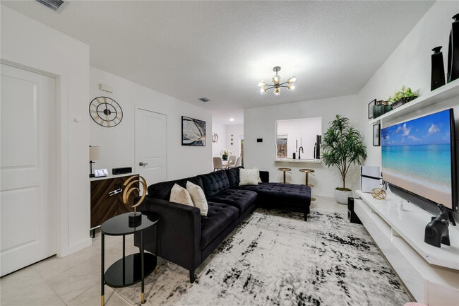 Building Photo - 561 NE 5th Terrace