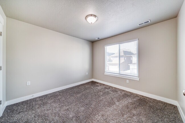 Building Photo - 4415 W Glendon Dr